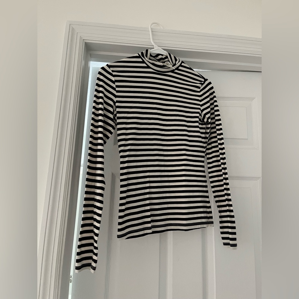 H&M Striped Turtleneck Thin Sweater Ling Sleeve Shirt